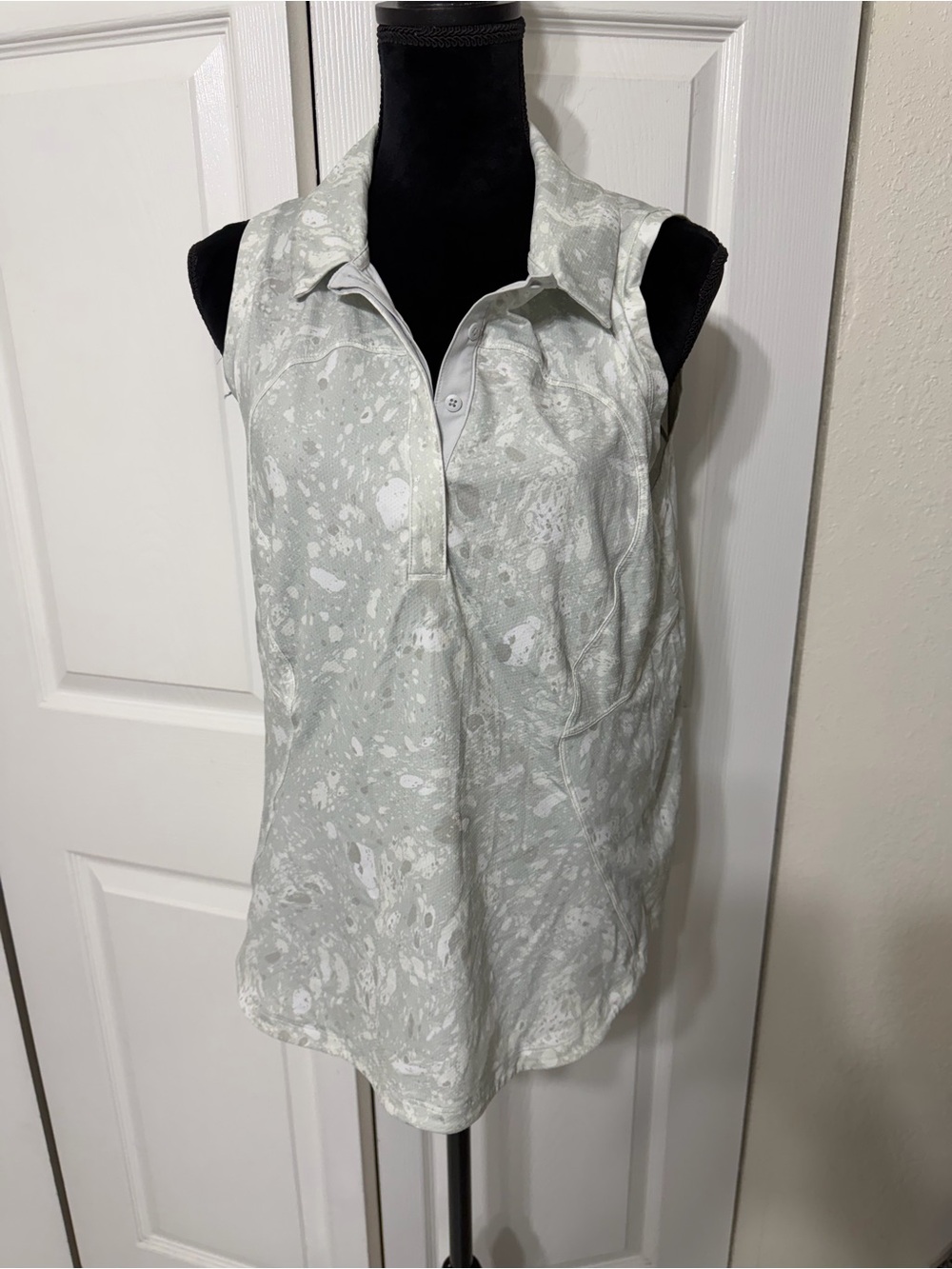 Lululemon shirt sleeveless polo size 14